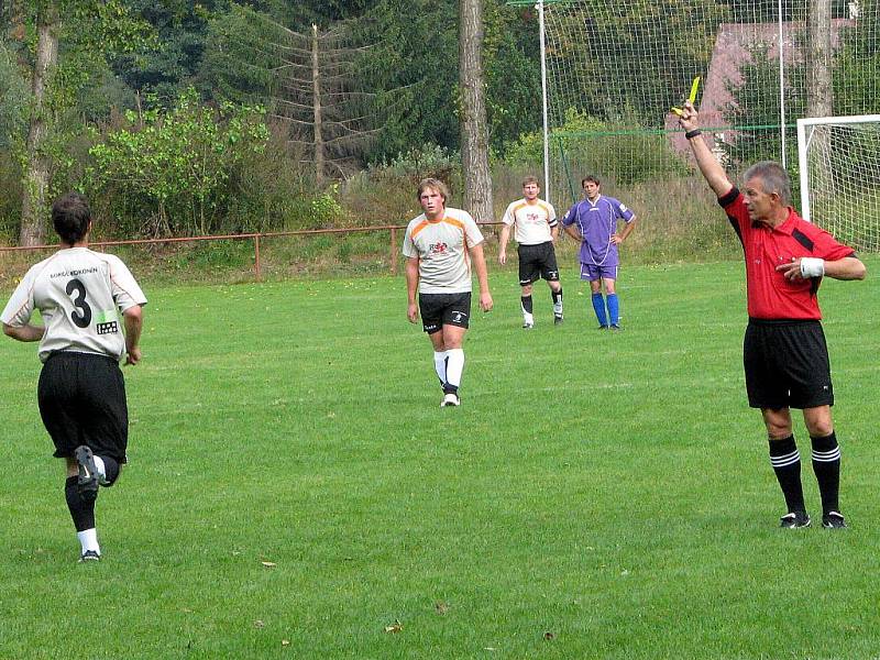 Fotbalisté Kokonína v šedém postoupili do semifinále Tipsport okresního poháru, když v úterý porazili Rychnov vysoko 5:1. V semifinále se Kokonín střetne s vítězem dvojice Lučany B – Jenišovice B.