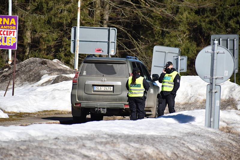 Policisté kontrolují cestující v Libereckém kraji.