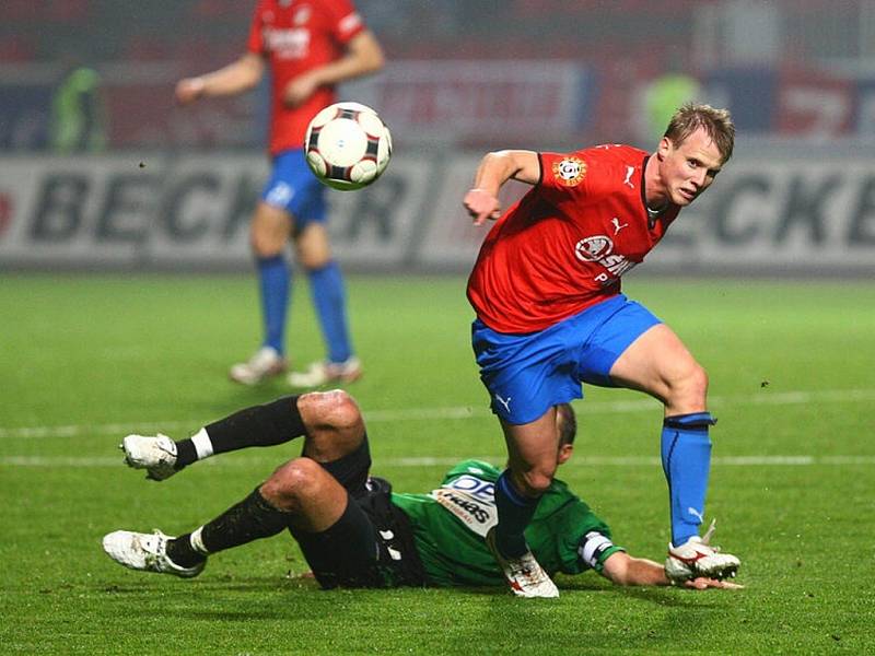 V dalším kole 1. Gambrinus ligy se utkala družstva domácí FC Viktoria Plzeň s  FK Baumit Jablonec. Mírnou územní převahu domácí vyjádřili pouze vyrovnávacím gólem Petra Trappa na začátku 2. půle. V prvním poločase se trefil jablonecký Petr Zábojník.