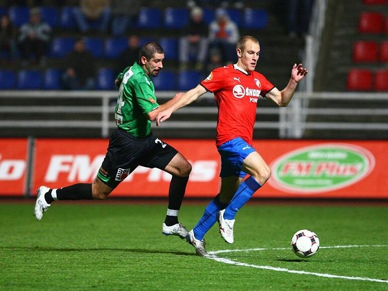 V dalším kole 1. Gambrinus ligy se utkala družstva domácí FC Viktoria Plzeň s  FK Baumit Jablonec. Mírnou územní převahu domácí vyjádřili pouze vyrovnávacím gólem Petra Trappa na začátku 2. půle. V prvním poločase se trefil jablonecký Petr Zábojník.