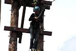 Harrachov. Vertikal park s obří houpačkou a lezeckou stěnou.