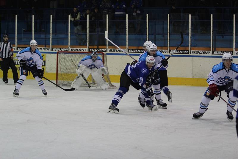 II. liga HC Vlci Jablonec - Stadion Vrchlabí 4:3. Vlci - modré dresy.