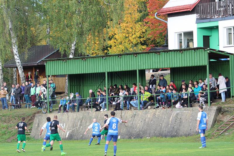 Lučany (v zeleném) v souboji se Spartakem Smržovka