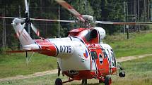 Přílet armádního záchranářského vrtulníku Sokol pod Tanvaldský Špičák