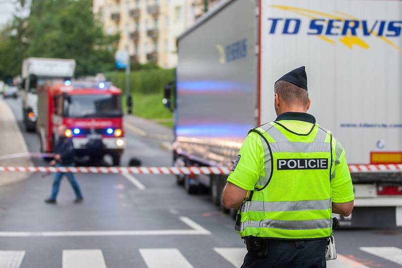 Policie vyšetřuje nehodu nákladního automobilu a chodce, která se stala 11. září před desátou hodinou dopoledne v Jablonci nad Nisou na křižovatce ulic Budovatelů a Poštovní.