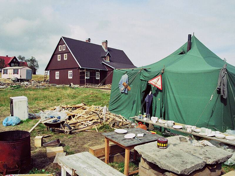 Zde bydlel Gustav Ginzel před dostavbou staronového Hnojového domu.