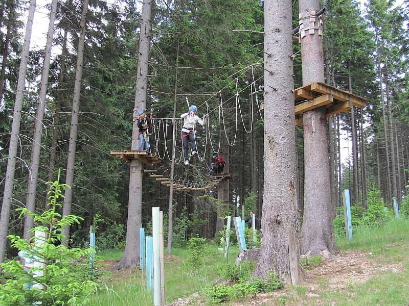 Harrachov. Lanový park u bobové dráhy.