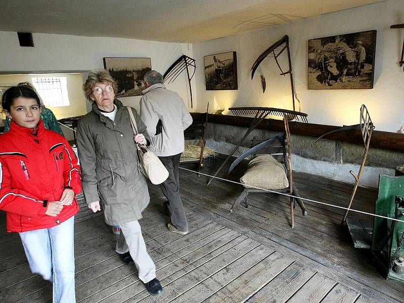 Muzeum v Turnově připravilo pro návštěvníky na Dlaskově statku zcela novou expozici, jež dokumentuje život lidí na vsi od jara do zimy.