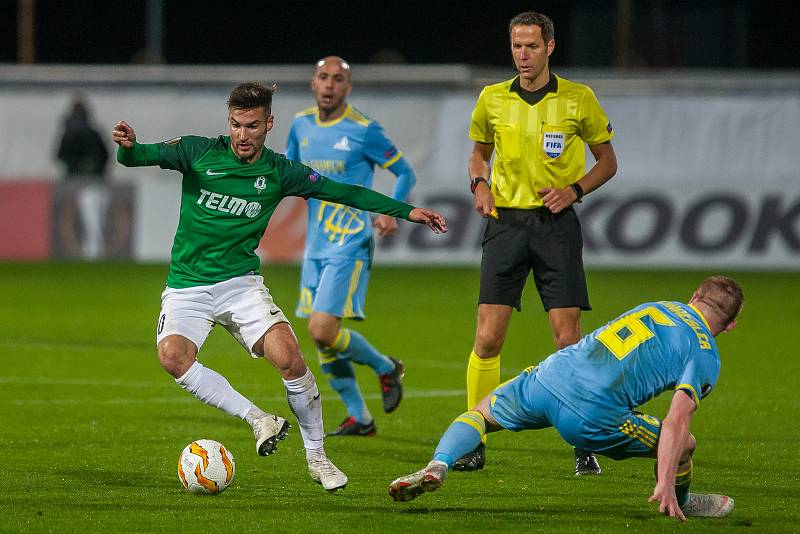 Zápas skupiny K Evropské ligy mezi týmy FK Jablonec a FC Astana se odehrál 25. října na stadionu Střelnice v Jablonci nad Nisou. Na snímku vlevo je Michal Trávník.