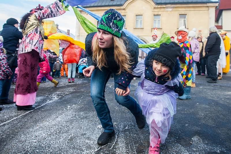 Tradiční masopustní průvod masek proběhl 4. února v Semilech. Akci odstartoval průvod maškar z Komenského náměstí k radnici.