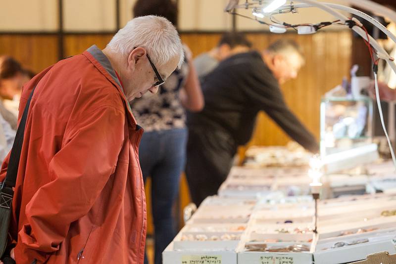 Výměnná a prodejní výstava drahých kamenů, minerálů zkamenělin a výrobků z drahého kamení proběhla 7. října  v Jablonci nad Nisou.