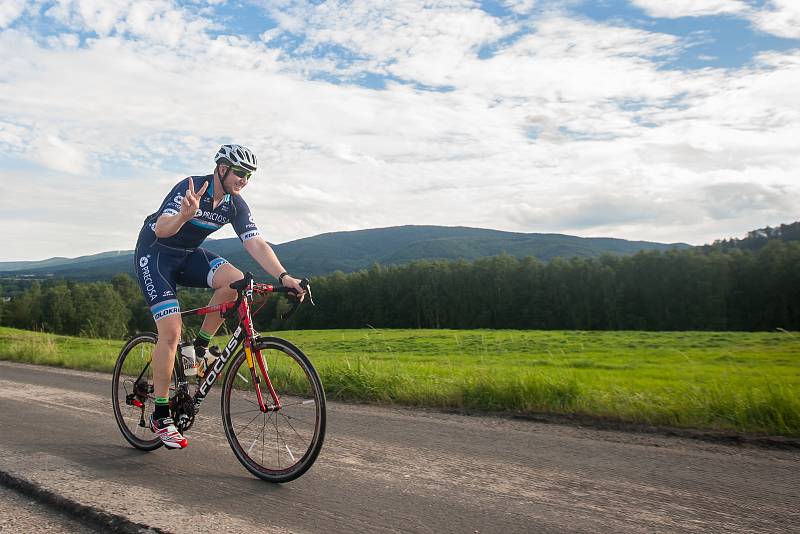 Pátý ročník nejdelšího cyklistického podniku v Česku, Metrostav Handy Cyklo Maraton, pokračoval 4. srpna. Pětidenního maratonu se účastní 42 čtyř nebo osmi členných týmů, které musí zdolat v limitu 111 hodin trasu o délce zhruba 2222 kilometrů.