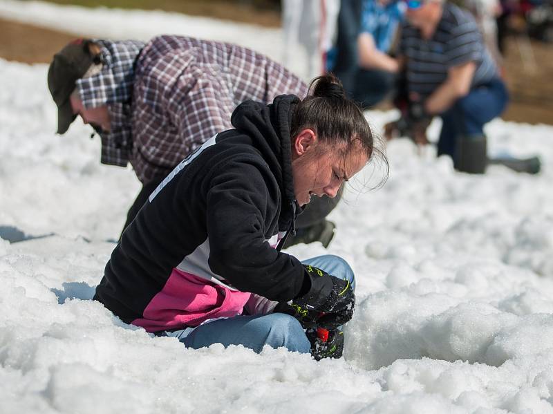 Skiareál v Rokytnici nad Jizerou pořádal 2. dubna 2017 druhý ročník zábavné akce s názvem Snowend, která byla určená především kopáčům pokladů či aktivním zahrádkářům. Originálním způsobem tak byla zakončena lyžařská sezona.