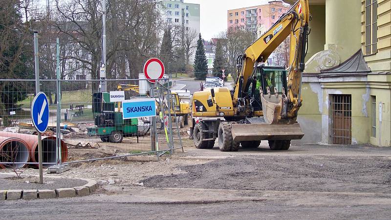 Práce na výstavbě dešťové kanalizace v centru Jablonce na křižovatce Budovatelů a Poštovní.