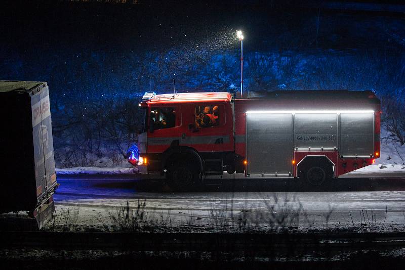 Nehoda nákladního automobilu 22. ledna na 39 kilometru rychlostní silnice R35 směrem na Turnov.