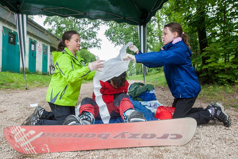 Krajské kolo Helpíkova poháru Libereckého kraje, zdravotně výchovné soutěže v první pomoci pro žáky pátých tříd základních škol, proběhlo 16. května u vodní nádrže Mšeno v Jablonci nad Nisou.