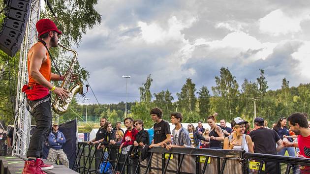 První ročník hudebního festivalu JBC Fest u přehrady v Jablonci nad Nisou proběhl loni v létě. Letošní ročník je naplánovaný na datum od 29. června do 1. července. Na snímku vystoupení kapely Skampida.