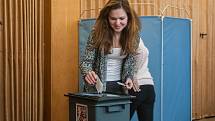 Studentské prezidentské volby začaly 16. ledna na Gymnáziu Dr. Antona Randy v Jablonci nad Nisou. Pokračovat budou i následující den, kdy budou ve večerních hodinách zveřejněny výsledky hlasování.