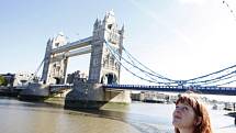 Pohled na londýnský Tower Bridge. Ilustrační snímek