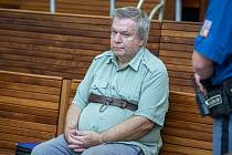 Krajský soud v Liberci pokračoval 15. října 2019 v projednávání případu lékaře Jaroslava Bartáka, který je obžalován z plánování tří vražd a vydírání. Barták si odpykával trest za sexuální obtěžování asistentek. Ilustrační foto.