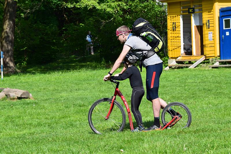 Vracíme se k normálu, lidé vyrazili ven Přívětivé počasí a další uvolňování opatření proti šíření koronaviru zapůsobilo a lidé vyrazili mimo své domovy. Jen na Malé Skále a části cyklostezky Greenway Jizera do Turnova se vydaly do přírody stovky lidí.