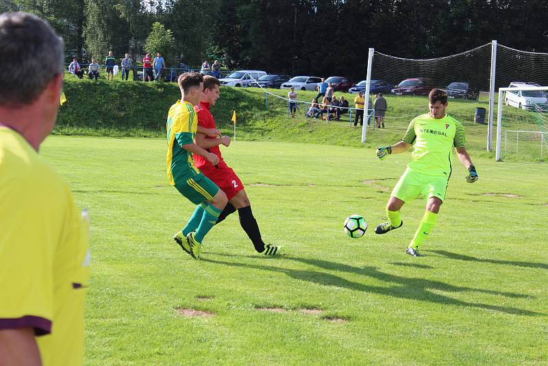 I. A třída. FC Pěnčín - FK Rynoltice 1:2 (1:0). Pěnčín postoupil do I. A třídy, v premiéře ale doma soupeři podlehl. Pěnčín - zelenožluté dresy.