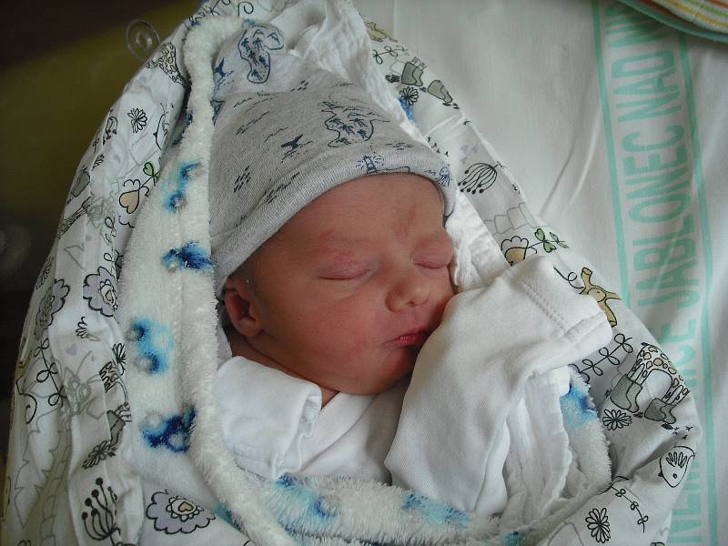 Vítek Peroutka se narodil Karolíně Peroutkové z Nové Vsi nad Nisou 16. září v jablonecké porodnici. Měřil 46 cm a vážil 2,68 kg.