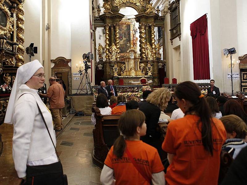 Jablonecké děti ze sboru ZUŠ Iuventus, Gaude! zpívaly pod vedením Tomáše Pospíšila papeži Benediktu XVI. při jeho návštěvě Prahy.