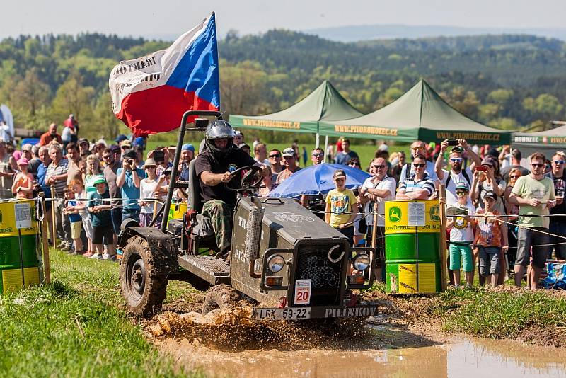 Traktoriáda ve Vyskeři u Turnova