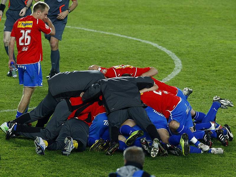 Finálové utkání Ondrášovka cupu mezi celky FK Baumit Jablonec a FC Viktoria Plzeň hrané v Praze na Letné. 