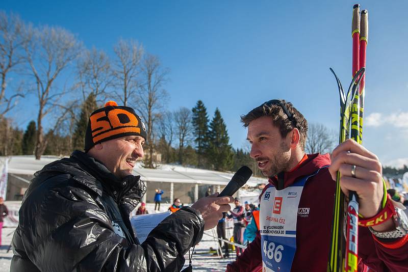 Závod v klasickém lyžování, Volkswagen Bedřichovská 30, odstartoval 16. února v Bedřichově na Jablonecku Jizerskou padesátku. Hlavní závod zařazený do seriálu dálkových běhů Ski Classics se pojede 18. února 2018. Na snímku vpravo je Petr Koukal.