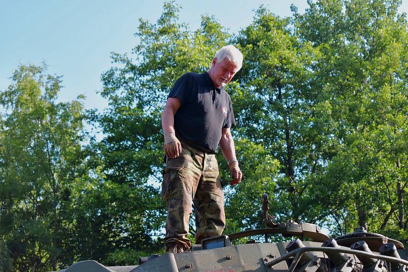 Nadšenci sdružení v Muzeu obrněné techniky dovezli do svého areálu tank Leopard 1 A5.