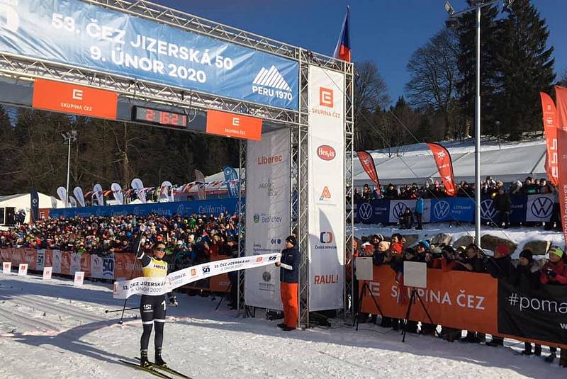 Britta Johansson Norgren projela cílem 53. ČEZ Jizerská 50 jako první žena.