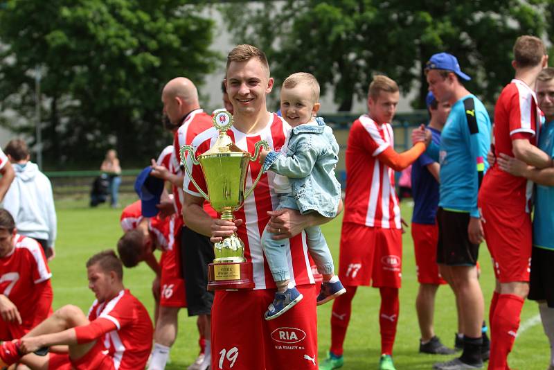 Áčko Jiskry Mšeno vybojovalo pohár divize C a má také nejlepšího střelce Nikolase Daníčka.