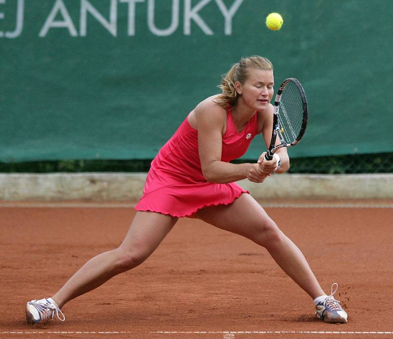 Mezinárodní tenisový turnaj žen Jablonec Cup 2012 měl na programu pokračování 1. kola. Na snímku Jasmin Ladurnerová z Itálie.