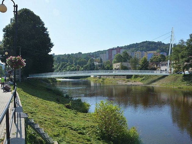 Návrh lávky přes Jizeru v Železném Brodě. Ta stávající notně chátrá