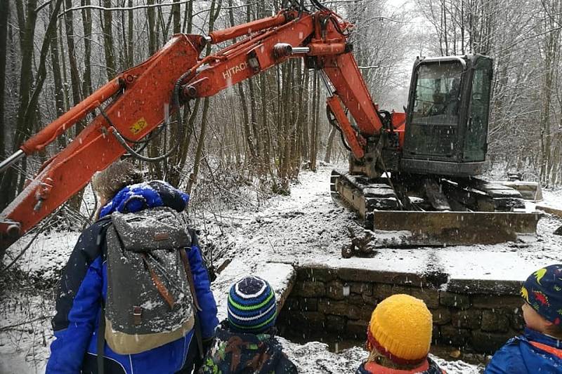 V Lesním Klubu Žežulička v Loužnici proběhla dvě krásná setkání dětí, rodičů a průvodců. První listopadové při příležitosti svátku sv. Martina a druhé předvánoční.