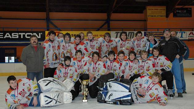Mladí hokejisté Vlků vyhráli přebor Libereckého kraje.