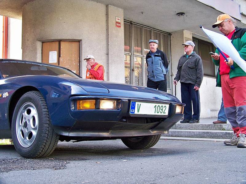 Pojizeřím v pátek a v sobotu projížděl závod veteránů Historic Jizera.