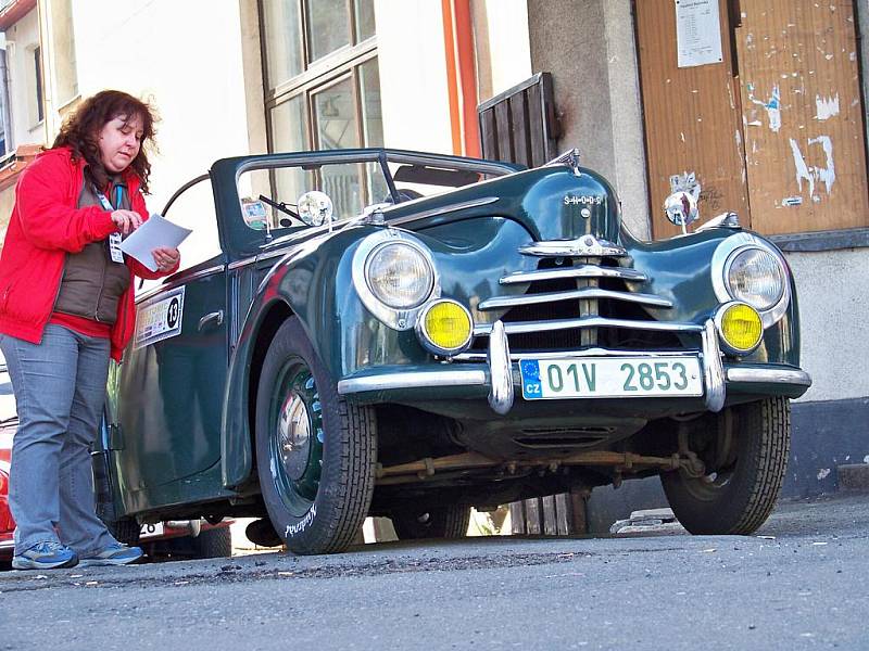 Pojizeřím v pátek a v sobotu projížděl závod veteránů Historic Jizera.