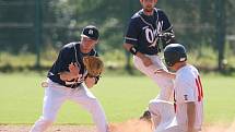 Baseballisté Blesku Jablonec (v bílém) s Chocní jednou vyhráli a jednou prohráli.