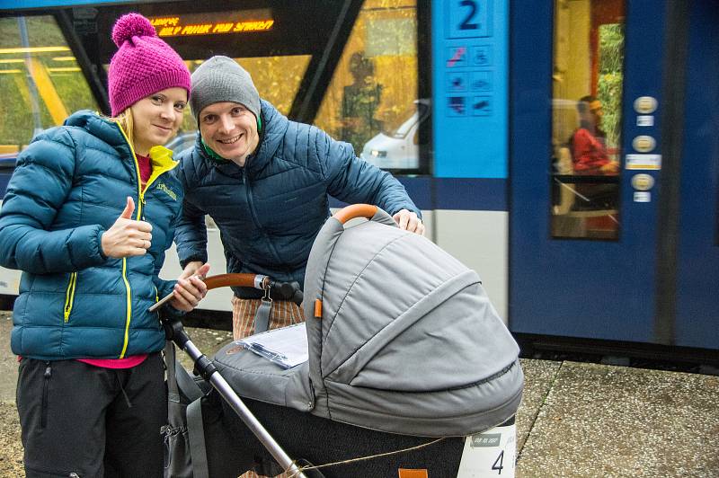 Trojice maminek na mateřské dovolené uspořádaly první ročník závodu pro rodiny s dětmi Jizerský prcek.