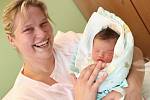 Tisící porod uskutečněný letos v jablonecké nemocnici ocenili zástupci radnice i pojišťovny mnoha drobnými dary pro malou Anetu Bártů i její maminku.