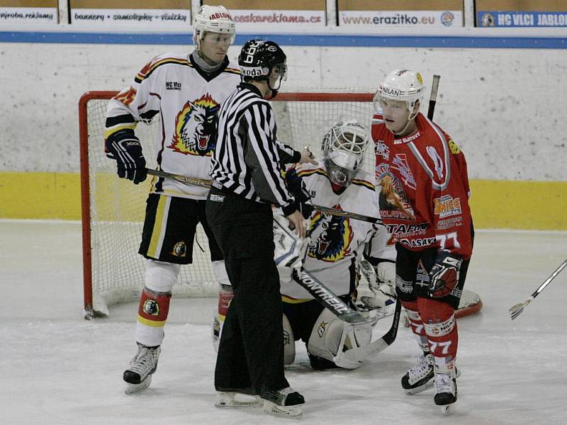 Jablonečtí Vlci doma rozstříleli Klatovy 9:2.