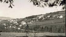 Na Obecním úřadě v Držkově připravili výstavu obrazů Aloise Otahala. K vidění jsou i historické fotografie.