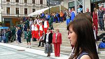 Vítězové deseti finálových atletických disciplín ze čtvrtka 9. července. Medaile před jabloneckou radnicí  předávala prezidentka Global Games 2009 Alena Erlebachová a starosta Jablonce Petr Tulpa.