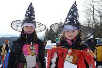 Den dětí - karneval na sněhu. V roce 2012 akci připravili v lyžařském areálu U Čápa v Příchovicích.