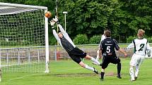 Fotbal 1.A třída 2010 Bozkov A : Nová Ves.  Bozkov v černých dresech.