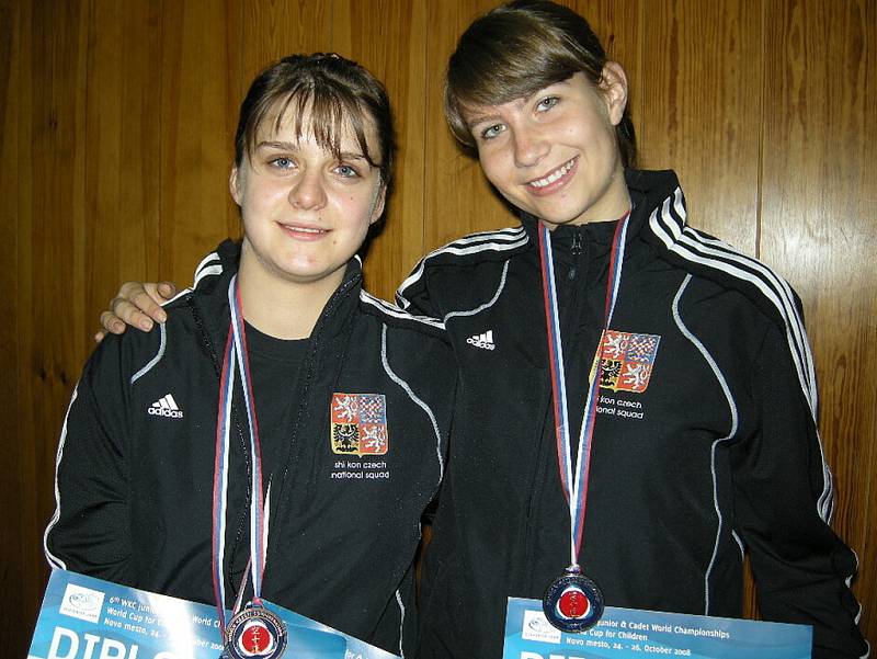 Juniorka Jiřina Kafková a kadetka Lucie Řehořková.