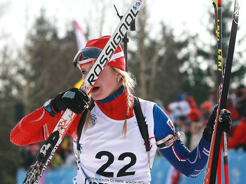 EYOWF 2011. Biatlon - dívky individuálně 10 kilometrů se jel v úterý v jabloneckých Břízkách. Kristýna Černá (22) doběhla z českých závodnic nejlépe a skončila na 8. místě. 